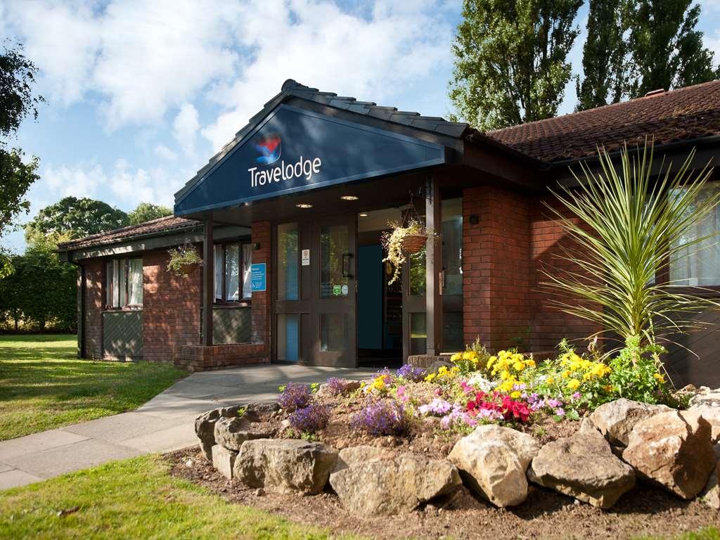 Travelodge Wirral Eastham Hooton Esterno foto