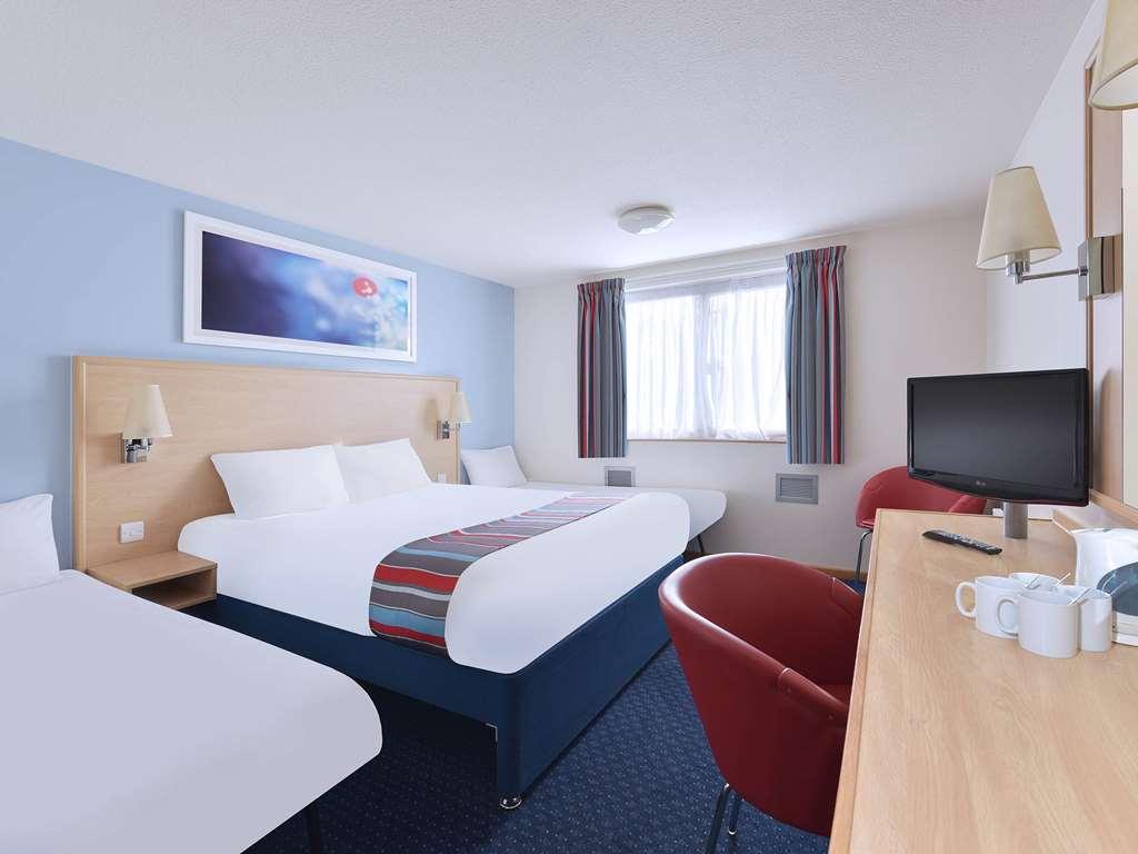 Travelodge Wirral Eastham Hooton Camera foto