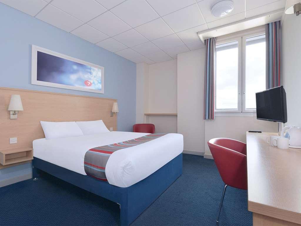 Travelodge Wirral Eastham Hooton Camera foto