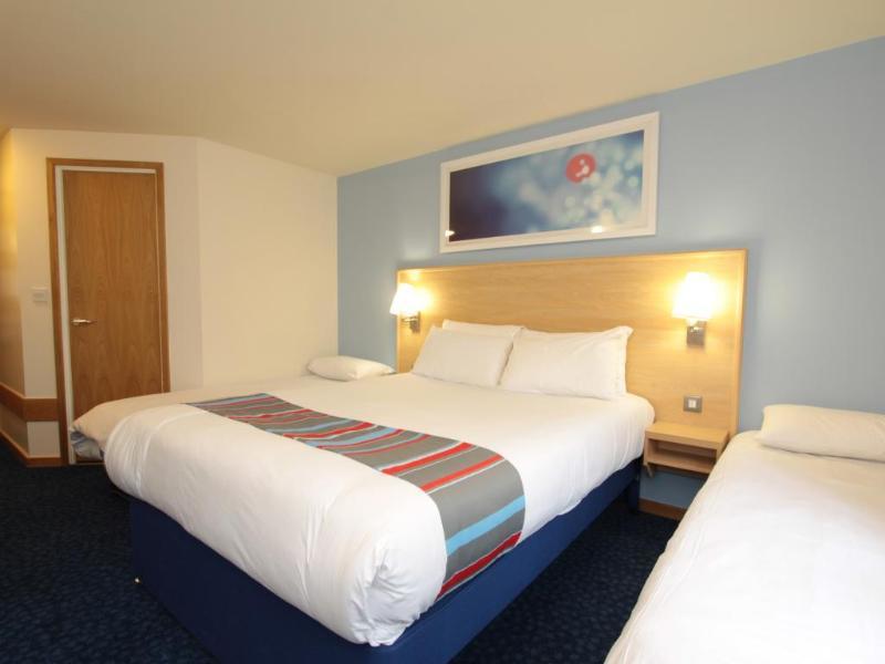 Travelodge Wirral Eastham Hooton Esterno foto