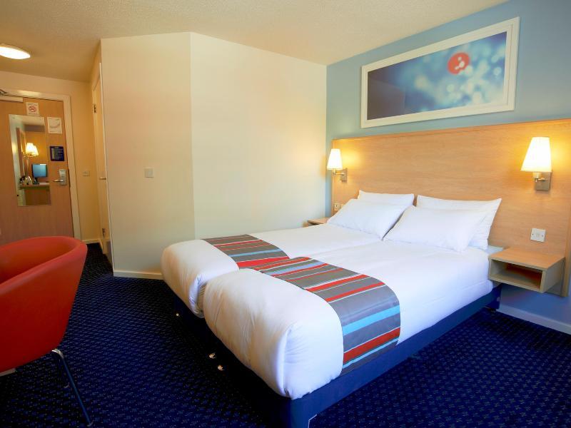 Travelodge Wirral Eastham Hooton Esterno foto